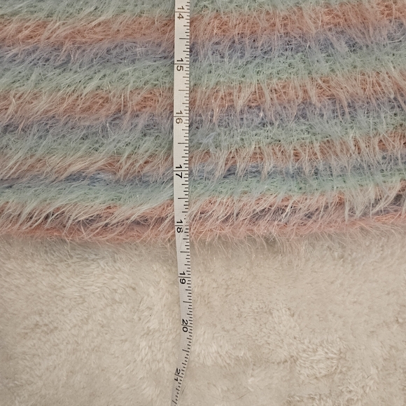 NEW Bershka Fuzzy Sleeveless Knit Crop Top Size S Knit Pastel Girlhoodcore - Picture 12 of 13